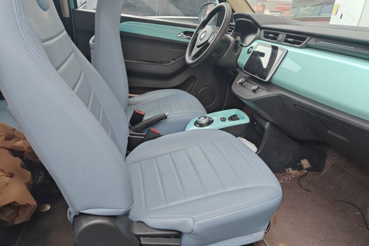 Used Brilliance Xinri i03 2021 410 km 38.54 kWh Right Front Seat