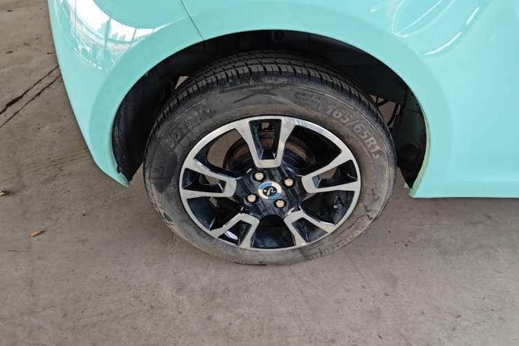 Used Brilliance Xinri i03 2021 318 km 31.45 kWh Right Rear Wheel Hub