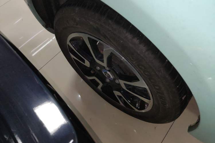Used Brilliance Xinri i03 2021 318 km 31.45 kWh Right Rear Wheel Hub
