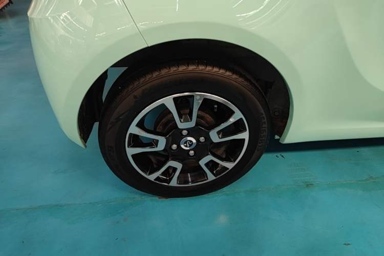 Used Brilliance Xinri i03 2021 318 km 31.45 kWh Right Rear Wheel Hub