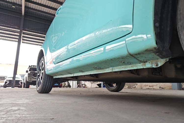 Used Brilliance Xinri i03 2021 318 km 31.45 kWh Right Side Sill