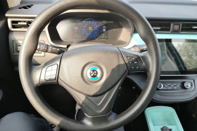 Used Brilliance Xinri i03 2021 318 km 31.45 kWh Steering Wheel