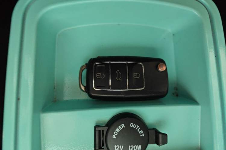 Used Brilliance Xinri i03 2021 318 km 31.45 kWh Vehicle Key