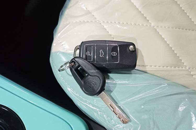 Used Brilliance Xinri i03 2021 318 km 31.45 kWh Vehicle Key
