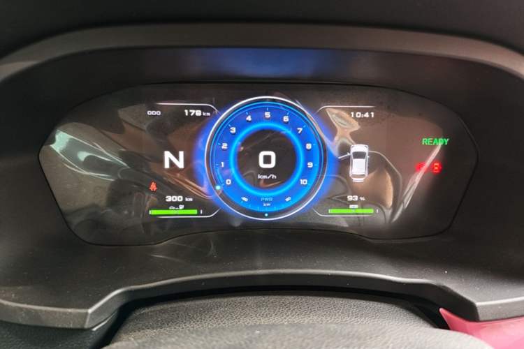 Used Brilliance Xinri i03 2021 318 km 31.45 kWh Instrument Cluster