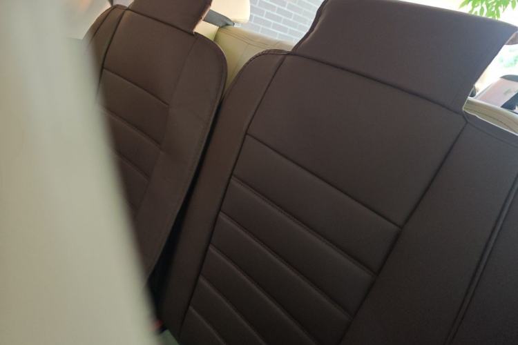 Used Brilliance Xinri i03 2021 410 km 38.54 kWh Left Rear Seat