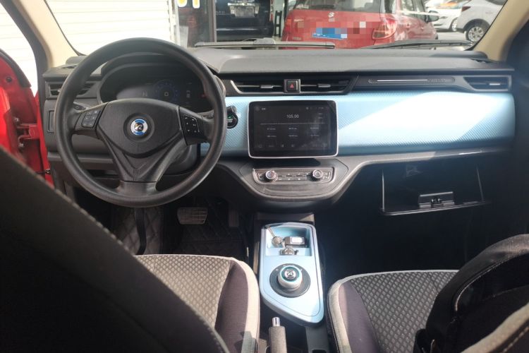 Used Brilliance Xinri i03 2021 410 km 38.54 kWh Center Console