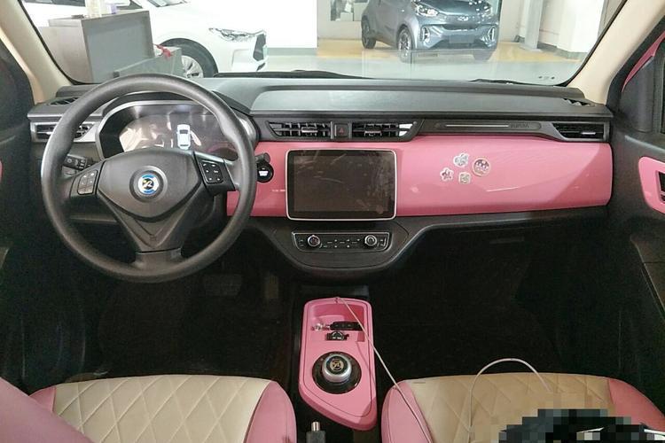 Used Brilliance Xinri i03 2021 318 km 31.45 kWh Center Console