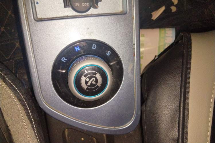 Used Brilliance Xinri i03 2021 410 km 38.54 kWh Gear Lever