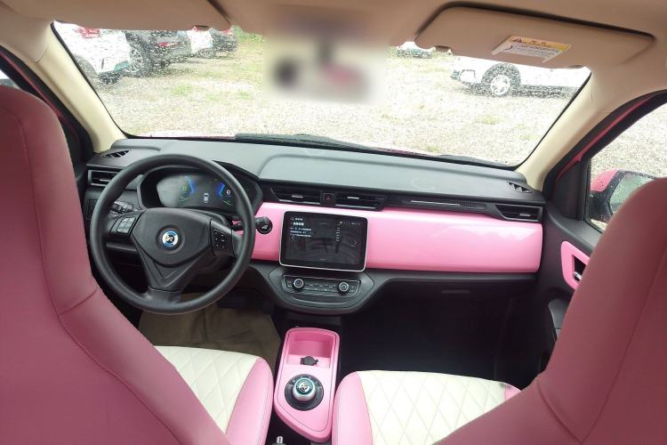 Used Brilliance Xinri i03 2021 318 km 31.45 kWh Interior 1