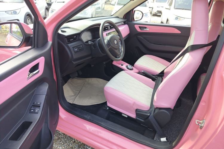 Used Brilliance Xinri i03 2021 318 km 31.45 kWh Interior 2