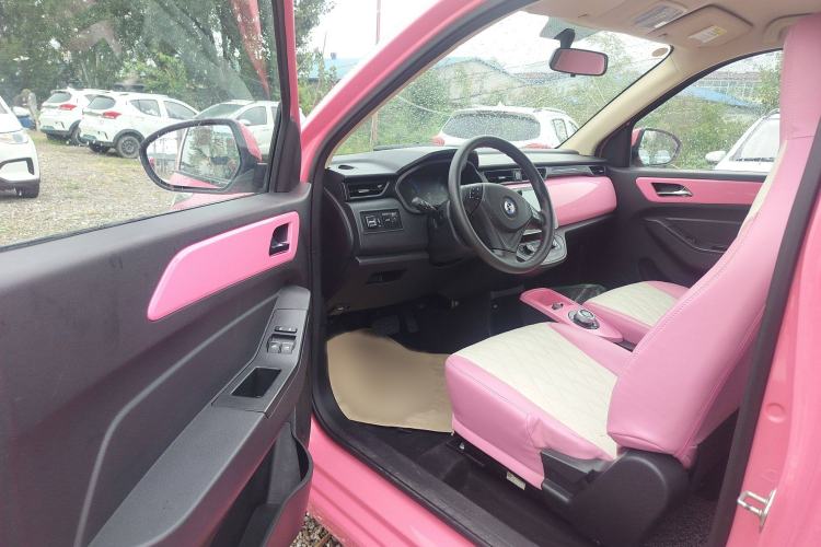 Used Brilliance Xinri i03 2021 318 km 31.45 kWh Interior 2