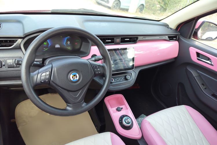 Used Brilliance Xinri i03 2021 318 km 31.45 kWh Interior 4