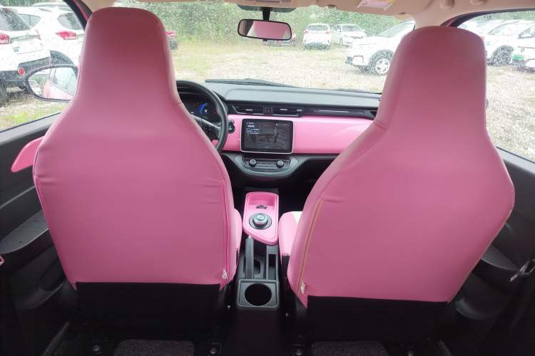 Used Brilliance Xinri i03 2021 318 km 31.45 kWh Interior 5
