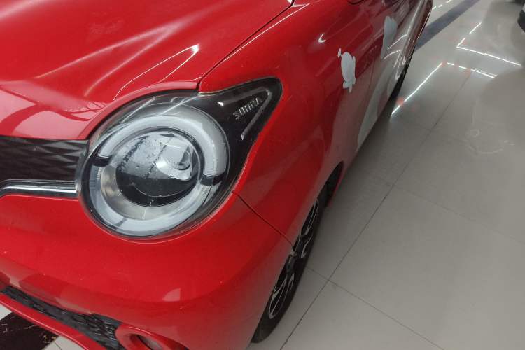 Used Brilliance Xinri i03 2021 410 km 38.54 kWh Left Front Headlight