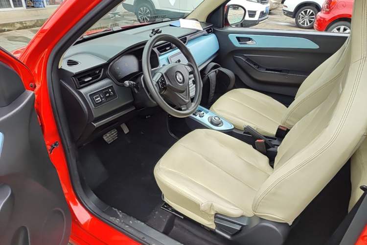 Used Brilliance Xinri i03 2021 410 km 38.54 kWh Left Front Seat