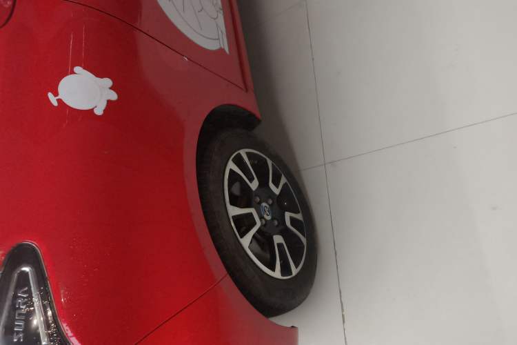 Used Brilliance Xinri i03 2021 410 km 38.54 kWh Left Front Wheel Hub