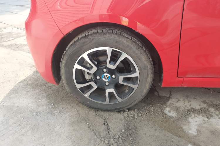 Used Brilliance Xinri i03 2021 410 km 38.54 kWh Left Front Wheel Hub