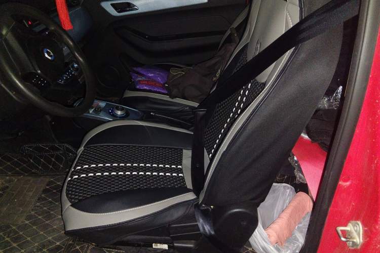 Used Brilliance Xinri i03 2021 410 km 38.54 kWh Left Rear Seat