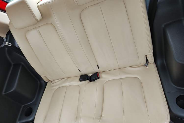 Used Brilliance Xinri i03 2021 410 km 38.54 kWh Left Rear Seat