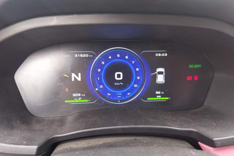 Used Brilliance Xinri i03 2021 318 km 31.45 kWh Odometer Close Up