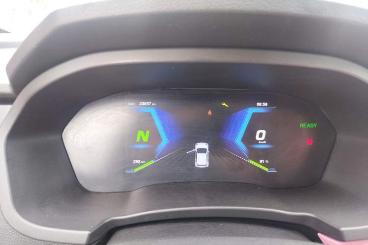 Used Brilliance Xinri i03 2021 318 km 31.45 kWh Odometer Close Up