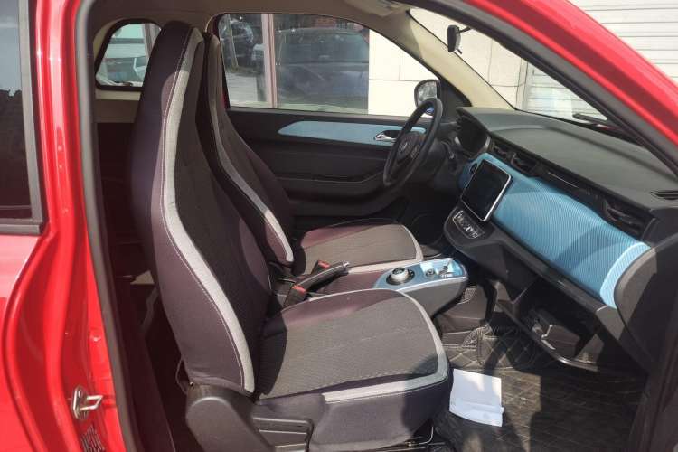 Used Brilliance Xinri i03 2021 410 km 38.54 kWh Right Front Seat
