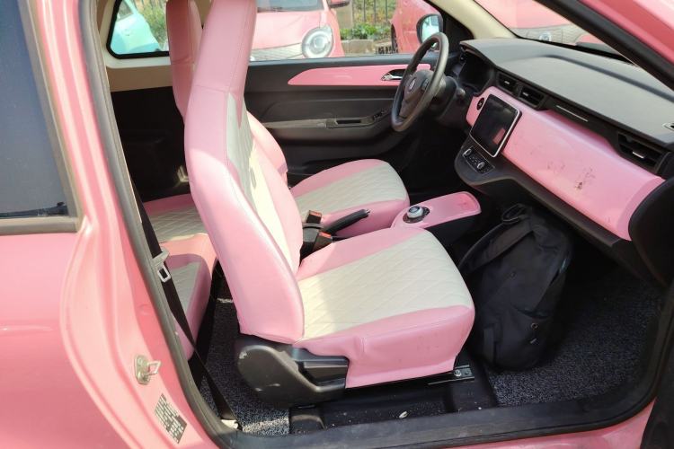 Used Brilliance Xinri i03 2021 318 km 31.45 kWh Right Front Seat