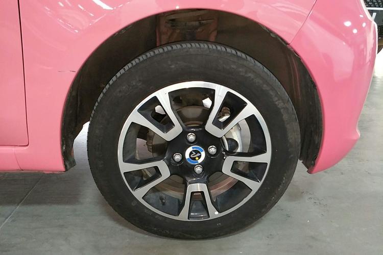 Used Brilliance Xinri i03 2021 318 km 31.45 kWh Right Front Wheel Hub
