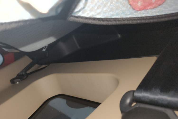 Used Brilliance Xinri i03 2021 410 km 38.54 kWh Right Rear Door Interior