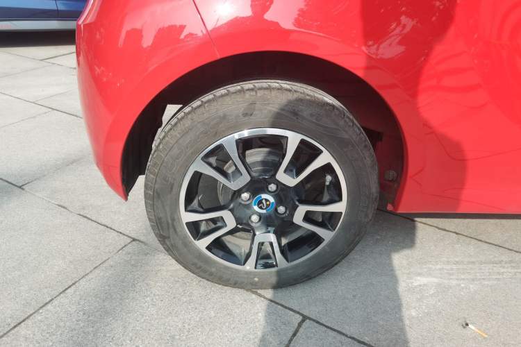 Used Brilliance Xinri i03 2021 410 km 38.54 kWh Right Rear Wheel Hub