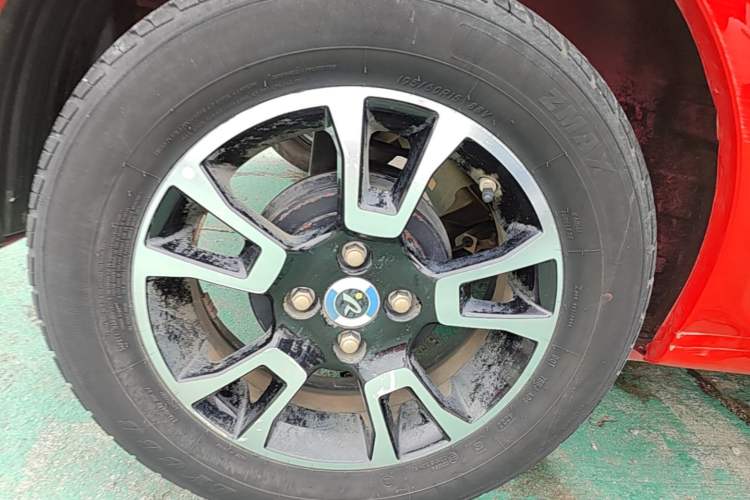 Used Brilliance Xinri i03 2021 410 km 38.54 kWh Right Rear Wheel Hub
