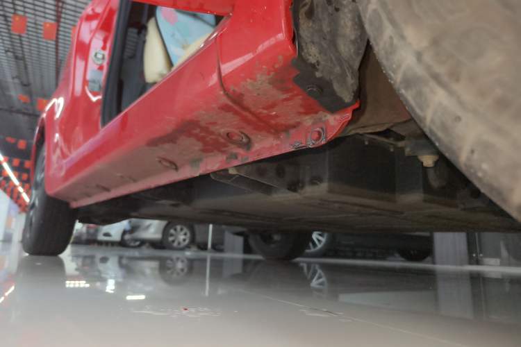 Used Brilliance Xinri i03 2021 410 km 38.54 kWh Right Side Sill
