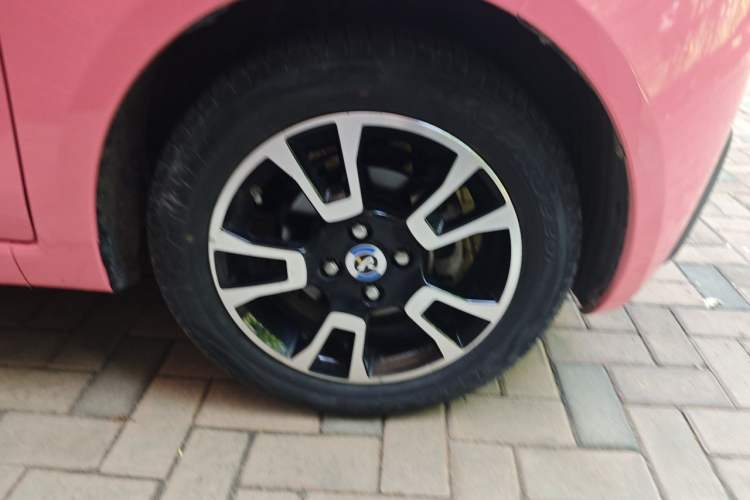 Used Brilliance Xinri i03 2021 410 km 38.54 kWh Right Front Wheel Hub