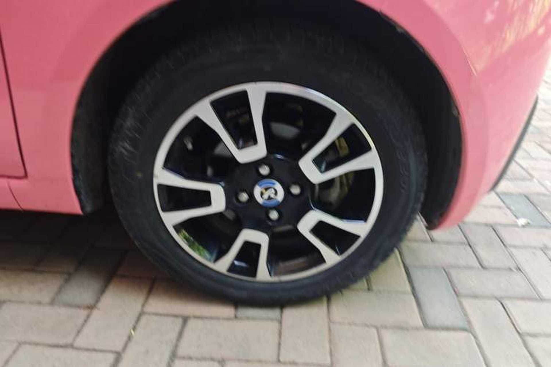 Used Brilliance Xinri i03 2021 410 km 38.54 kWh Right Front Wheel Hub