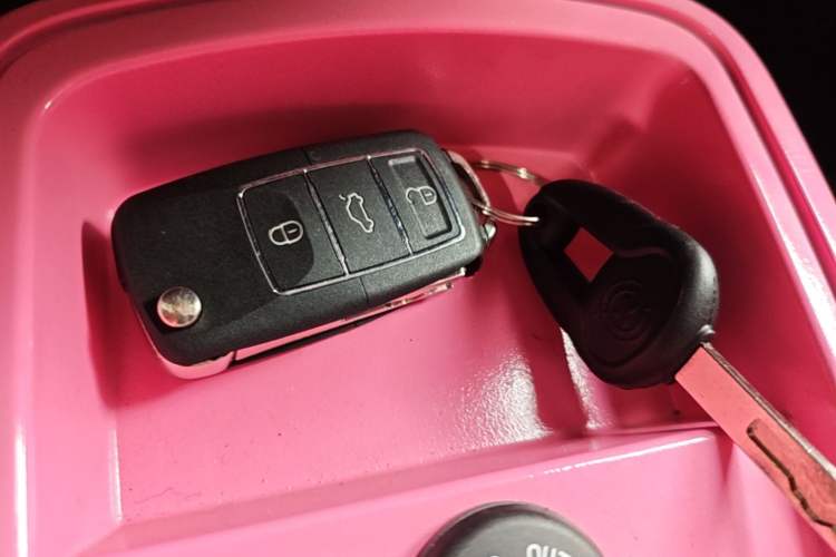 Used Brilliance Xinri i03 2021 318 km 31.45 kWh Vehicle Key