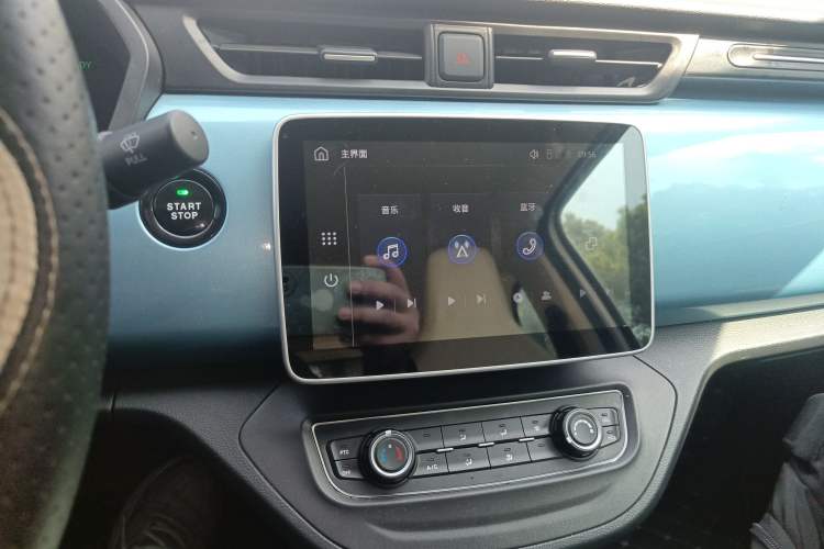 Used Brilliance Xinri i03 2021 318 km 31.45 kWh Audio And AC Panel