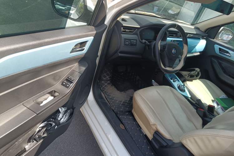 Used Brilliance Xinri i03 2021 318 km 31.45 kWh Driver Seat