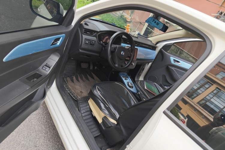 Used Brilliance Xinri i03 2021 318 km 31.45 kWh Driver Seat