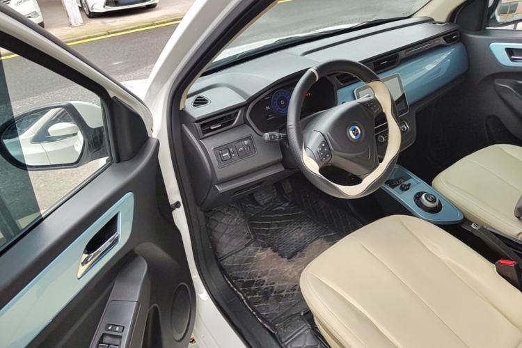 Used Brilliance Xinri i03 2021 318 km 31.45 kWh Driver Seat