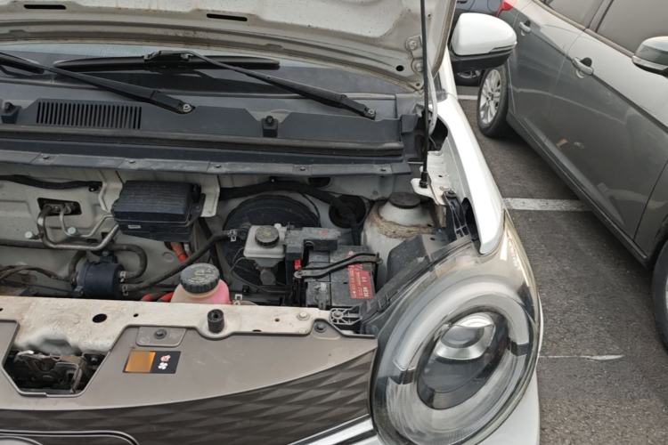 Used Brilliance Xinri i03 2021 318 km 31.45 kWh Engine Bay Left