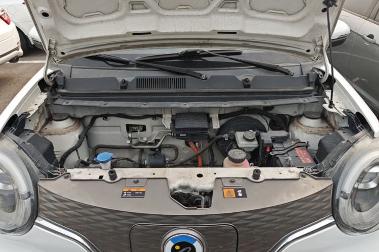 Used Brilliance Xinri i03 2021 318 km 31.45 kWh Engine Bay