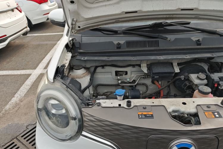 Used Brilliance Xinri i03 2021 318 km 31.45 kWh Engine Bay Right