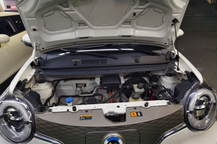 Used Brilliance Xinri i03 2021 318 km 31.45 kWh Engine Bay