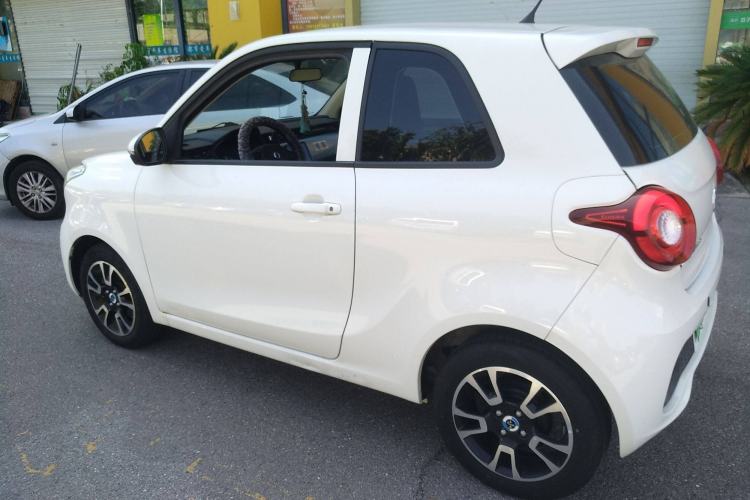 Used Brilliance Xinri i03 2021 318 km 31.45 kWh Exterior 3
