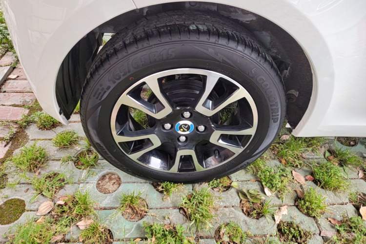 Used Brilliance Xinri i03 2021 318 km 31.45 kWh Exterior 5