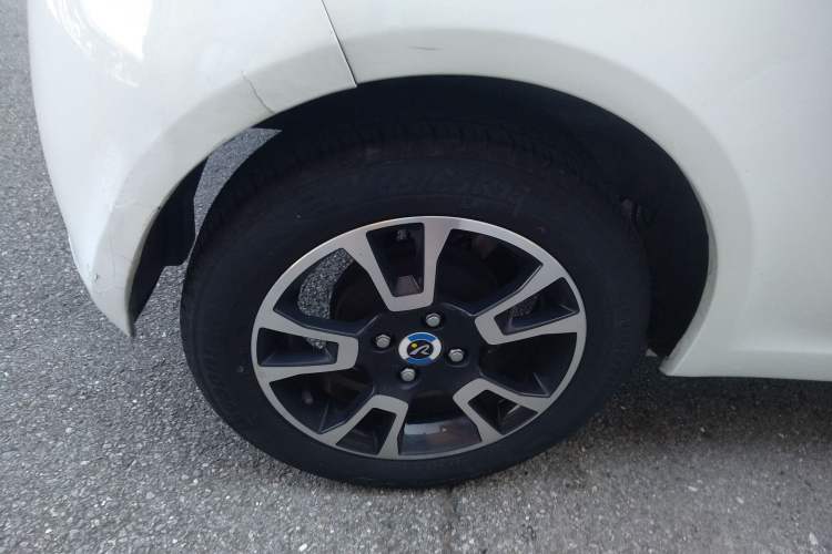 Used Brilliance Xinri i03 2021 318 km 31.45 kWh Exterior 8