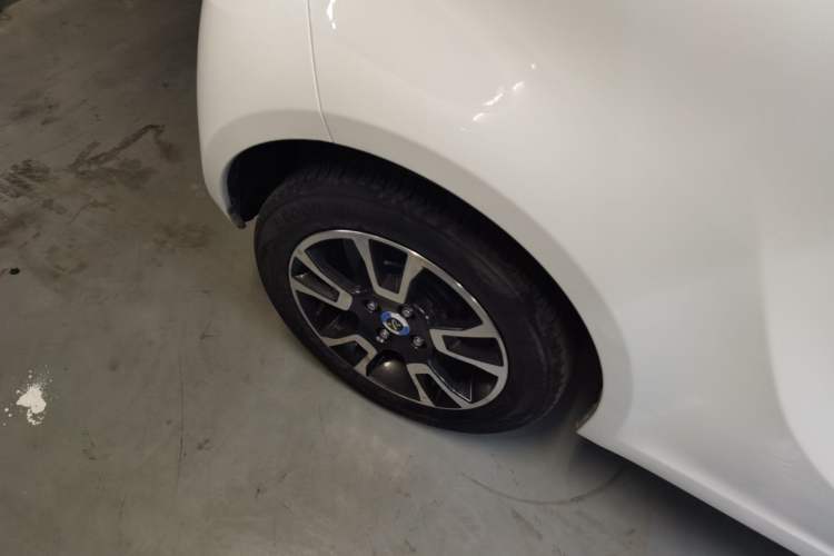 Used Brilliance Xinri i03 2021 318 km 31.45 kWh Exterior 8
