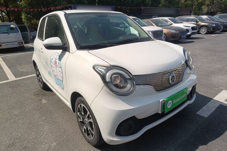 Used Brilliance Xinri i03 2021 318 km 31.45 kWh Front Right 45 Deg