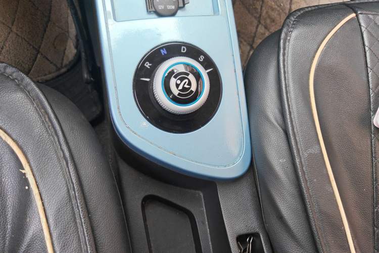 Used Brilliance Xinri i03 2021 318 km 31.45 kWh Gear Lever